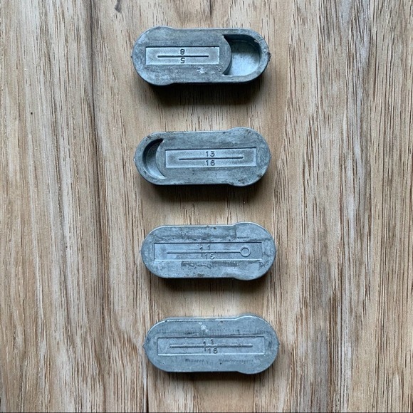 Vintage Domestic Buttonholer Attachment in Case! WITH 4 Plates - Picture 3 of 9